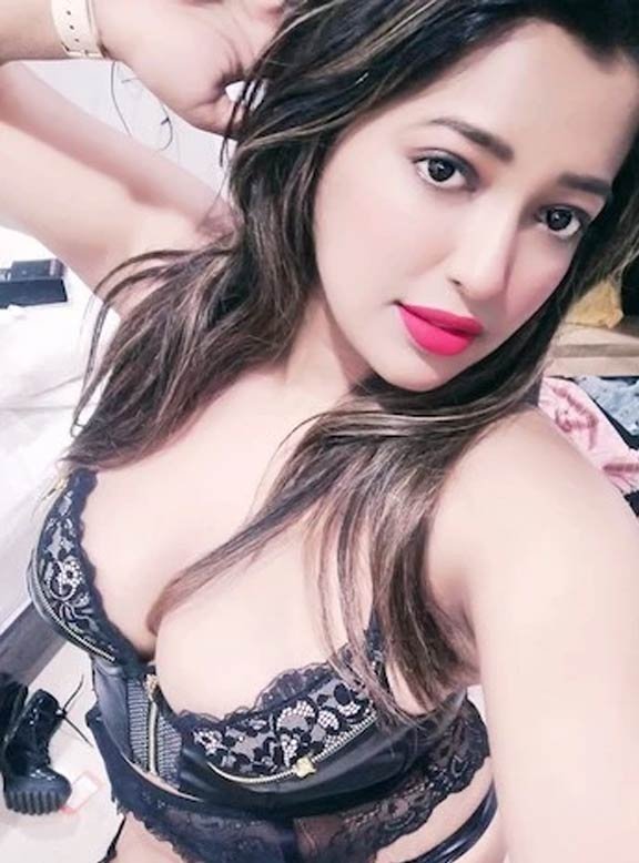 Amritsar aged housewife Call Girl